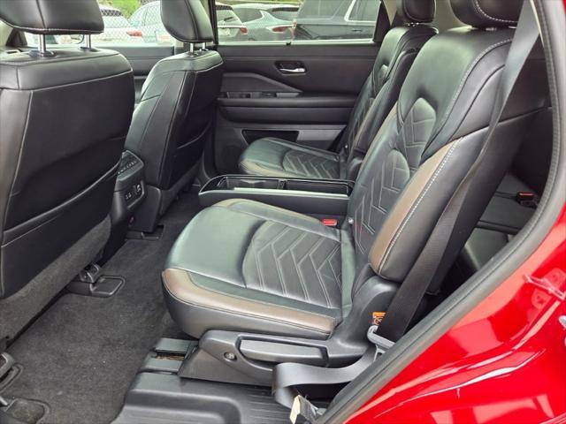 Photo of 2022 Scarlet Ember Tintcoat Nissan Pathfinder