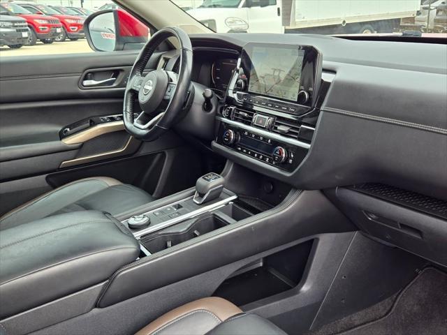 Photo of 2022 Scarlet Ember Tintcoat Nissan Pathfinder