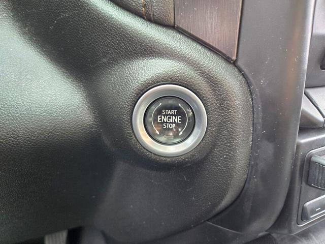 Photo of 2023 Summit White GMC Sierra 2500
