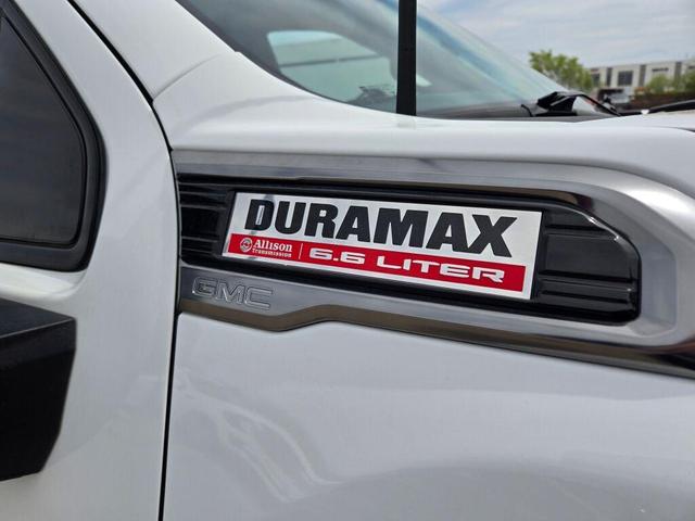 Photo of 2023 Summit White GMC Sierra 2500