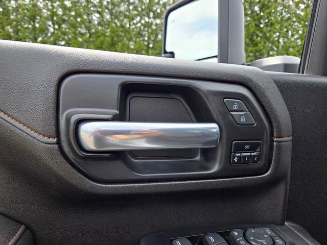 Photo of 2023 Summit White GMC Sierra 2500