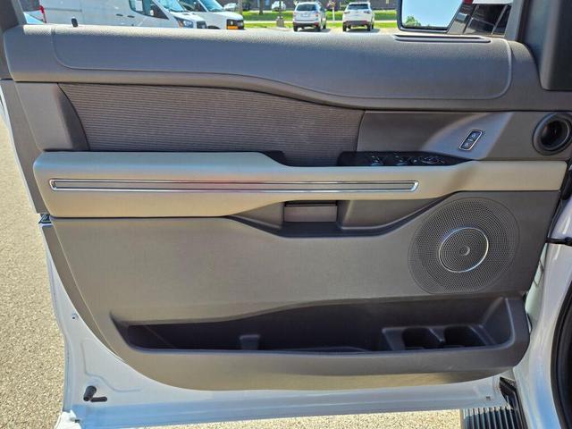 Photo of 2020 Oxford White Ford Expedition