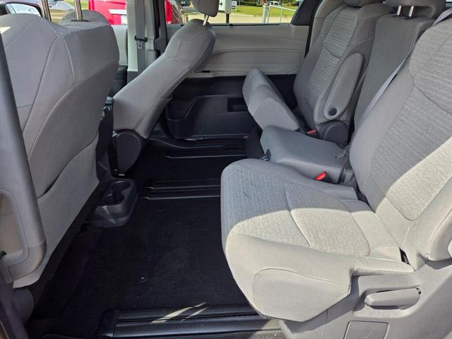 Photo of 2021 Pearl Toyota Sienna