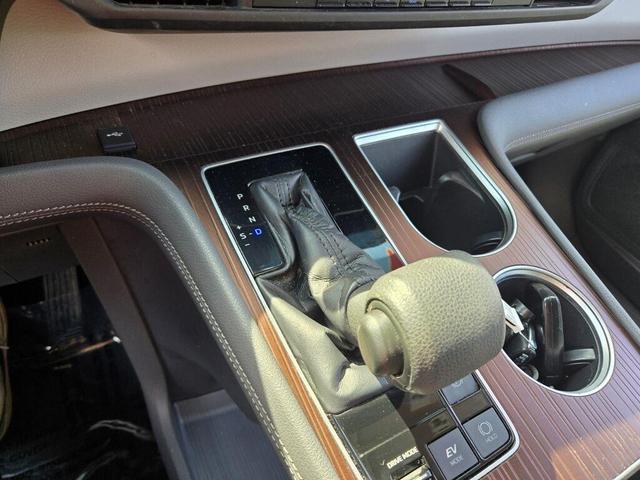 Photo of 2021 Pearl Toyota Sienna