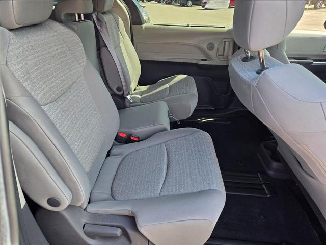 Photo of 2021 Pearl Toyota Sienna