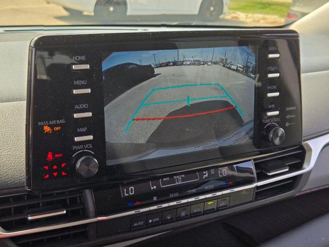 Photo of 2021 Pearl Toyota Sienna