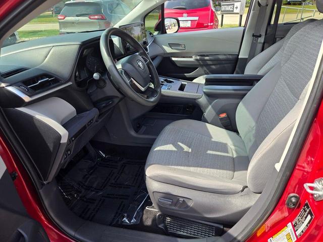 Photo of 2021 Pearl Toyota Sienna