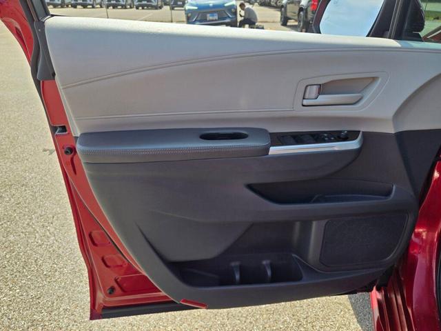 Photo of 2021 Pearl Toyota Sienna