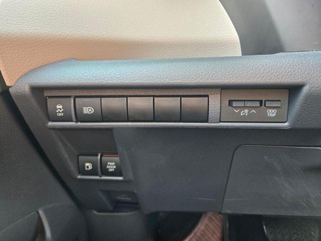 Photo of 2021 Pearl Toyota Sienna