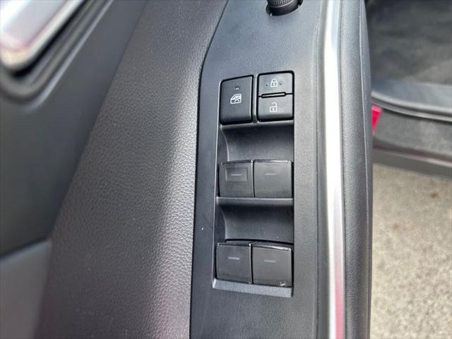 Photo of 2021 Pearl Toyota Highlander