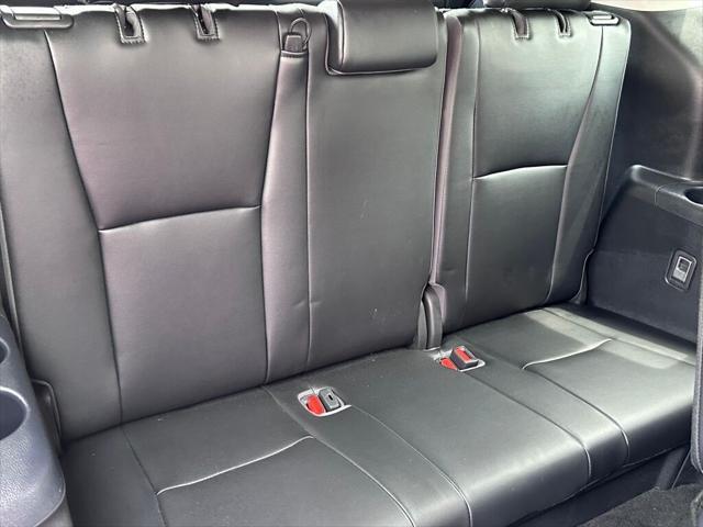 Photo of 2021 Pearl Toyota Highlander