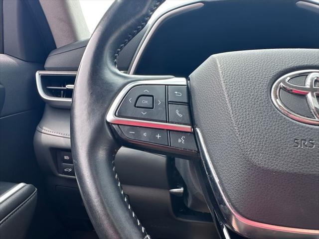 Photo of 2021 Pearl Toyota Highlander