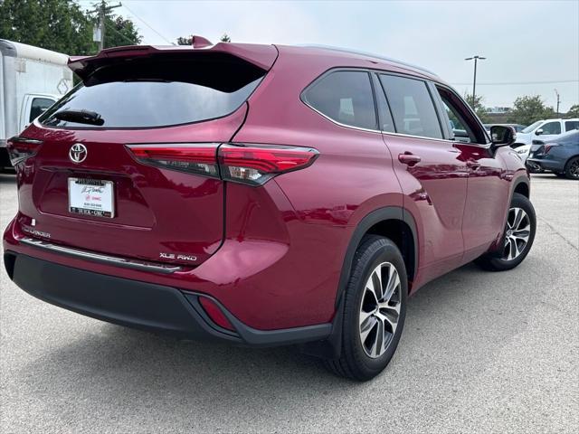 Photo of 2021 Pearl Toyota Highlander