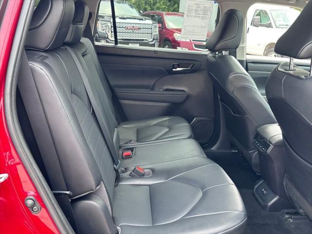 Photo of 2021 Pearl Toyota Highlander