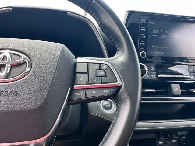Photo of 2021 Pearl Toyota Highlander