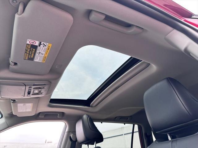 Photo of 2021 Pearl Toyota Highlander