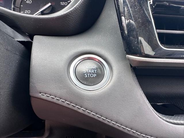 Photo of 2021 Pearl Toyota Highlander