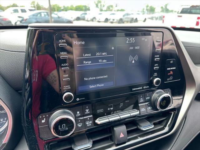 Photo of 2021 Pearl Toyota Highlander