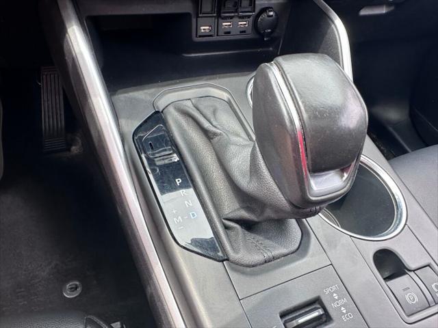 Photo of 2021 Pearl Toyota Highlander