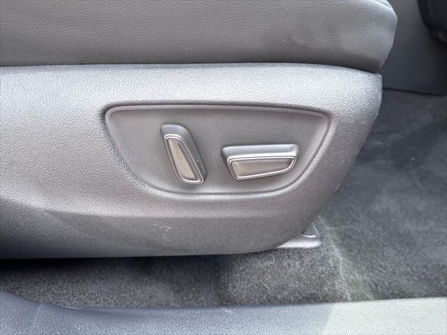 Photo of 2021 Pearl Toyota Highlander