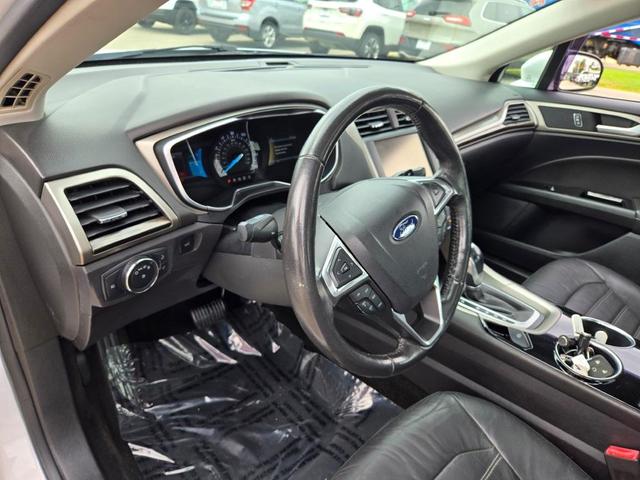 Photo of 2013 White Platinum Ford Fusion