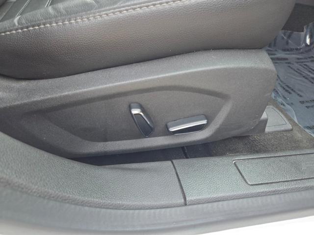 Photo of 2013 White Platinum Ford Fusion