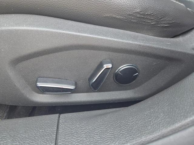 Photo of 2013 White Platinum Ford Fusion