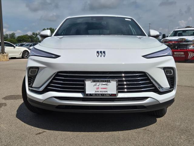 Photo of 2025 Summit White Buick Envista
