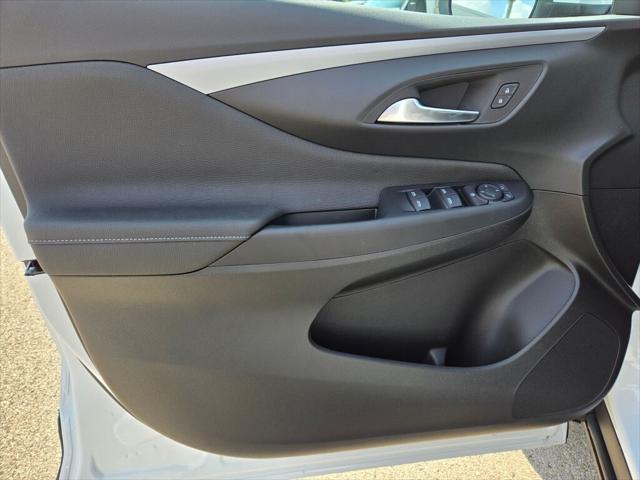 Photo of 2025 Summit White Buick Envista