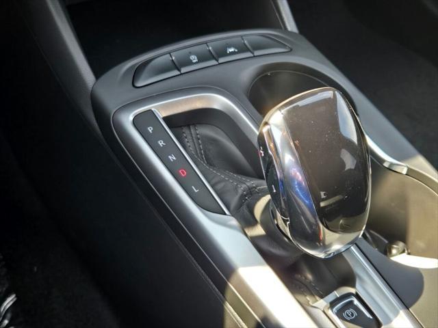 Photo of 2025 Summit White Buick Envista