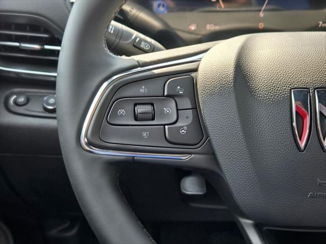 Photo of 2025 Summit White Buick Envista