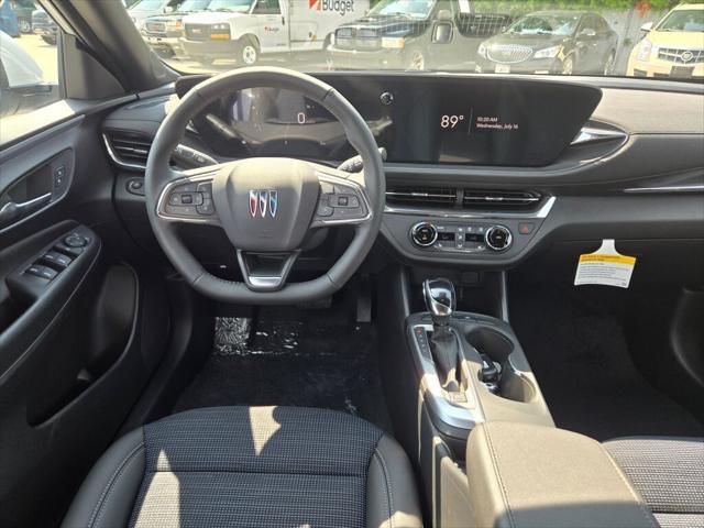 Photo of 2025 Summit White Buick Envista