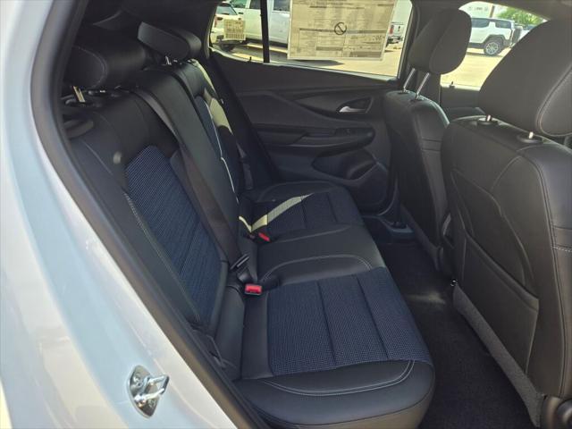 Photo of 2025 Summit White Buick Envista