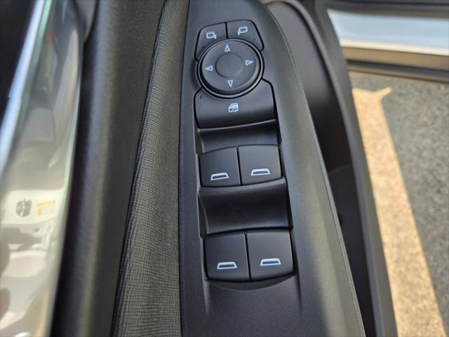 Photo of 2025 Summit White Buick Envista