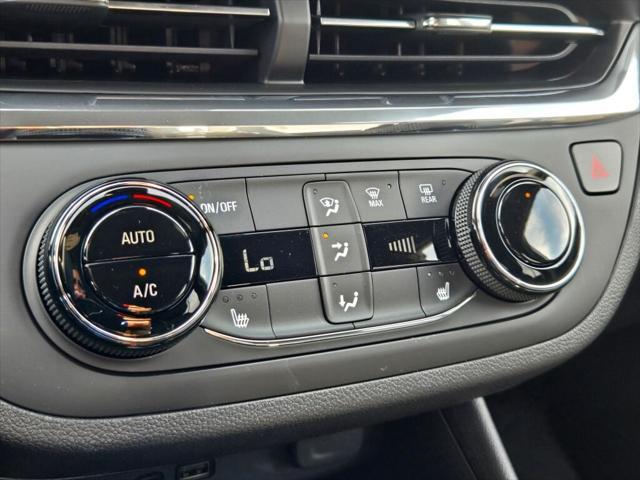 Photo of 2025 Summit White Buick Envista