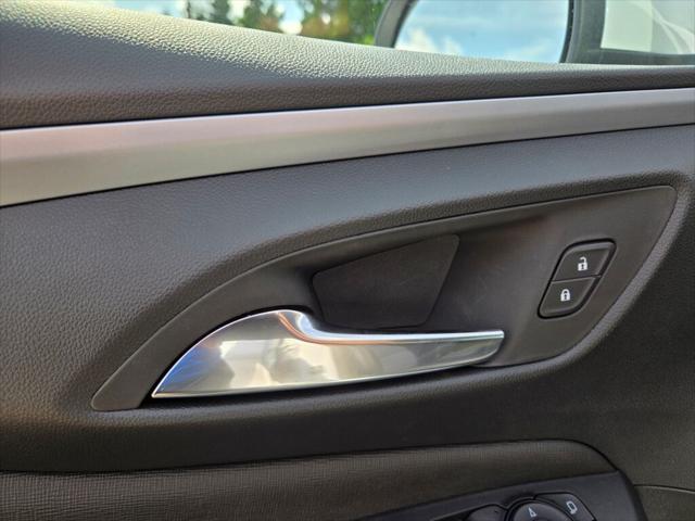 Photo of 2025 Summit White Buick Envista