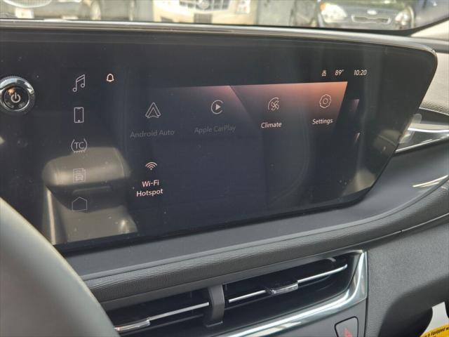 Photo of 2025 Summit White Buick Envista