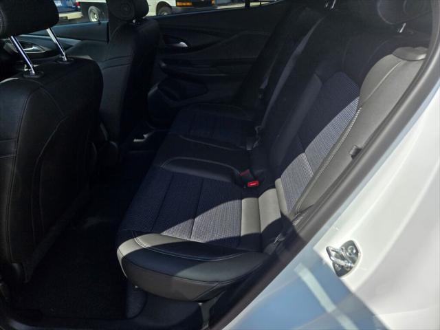 Photo of 2025 Summit White Buick Envista