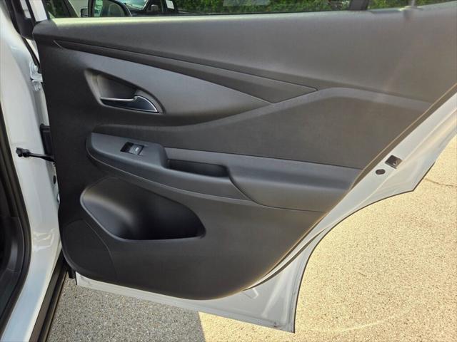 Photo of 2025 Summit White Buick Envista