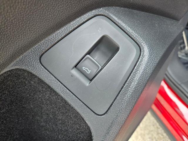 Photo of 2024 Kings Red Metallic Volkswagen Tiguan