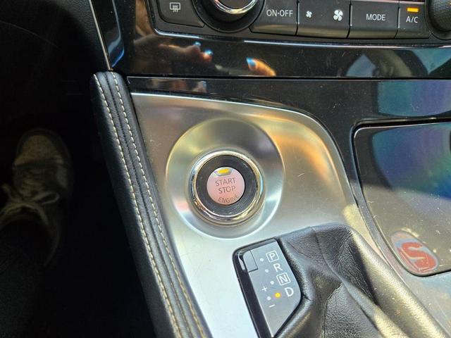 Photo of 2017 Gun Metallic Nissan Maxima