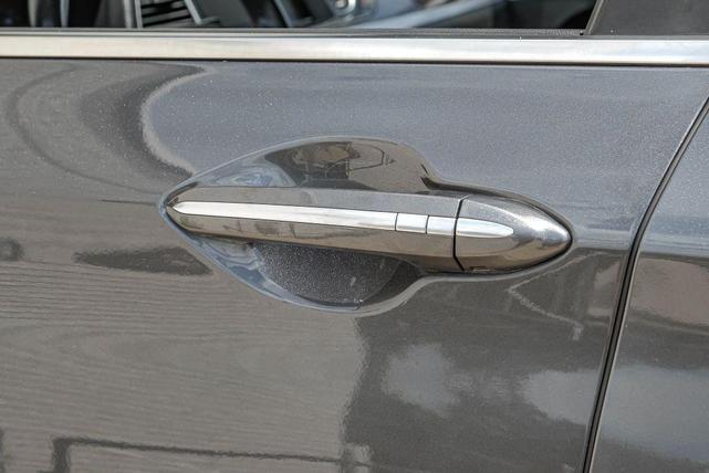 Photo of 2019 Gray Genesis G80