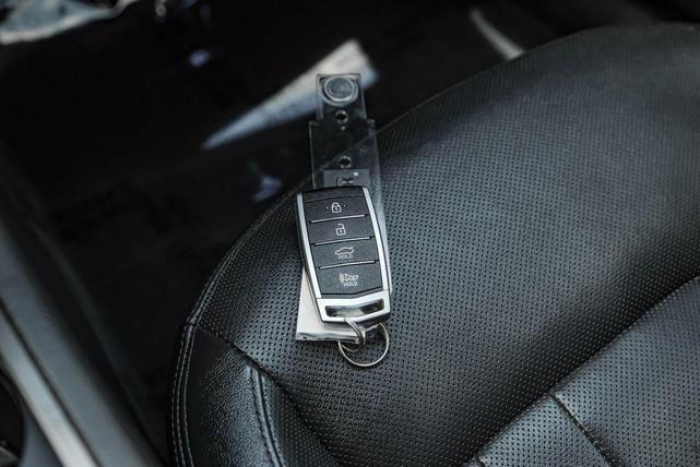 Photo of 2019 Gray Genesis G80