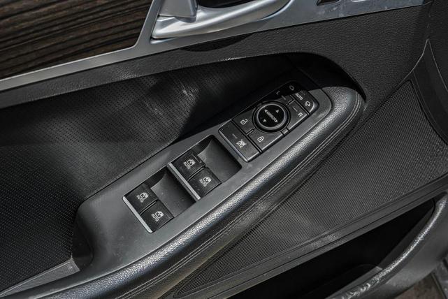 Photo of 2019 Gray Genesis G80
