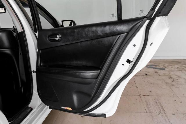 Photo of 2010 White Nissan Maxima