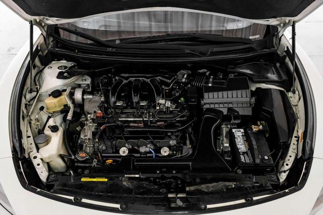 Photo of 2010 White Nissan Maxima