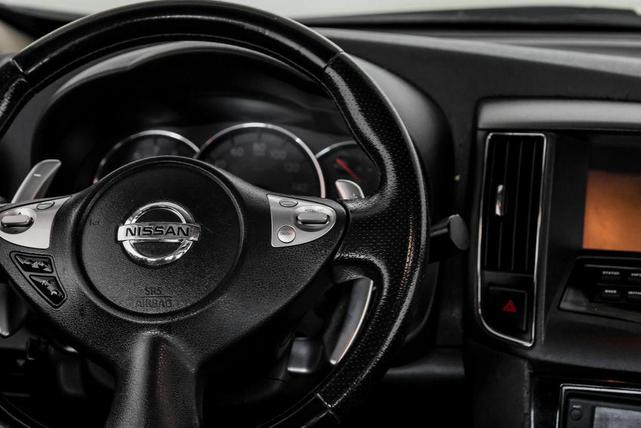 Photo of 2010 White Nissan Maxima