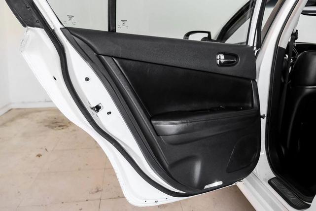 Photo of 2010 White Nissan Maxima