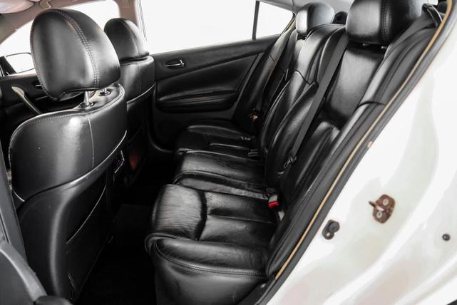Photo of 2010 White Nissan Maxima