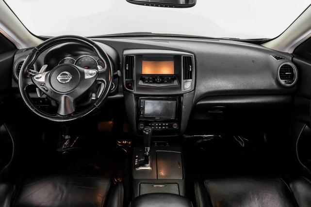 Photo of 2010 White Nissan Maxima
